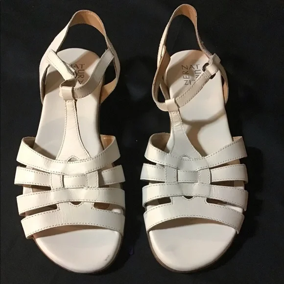 NATURALIZER WHITE SANDAL NWOB 9.5W - Picture 1 of 2
